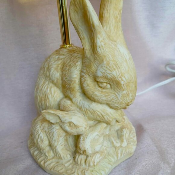 Adorable Mamma Bunny & 3 Baby Bunnies Carved Poly Resin Figurine Accent Lamp - Picture 4 of 6